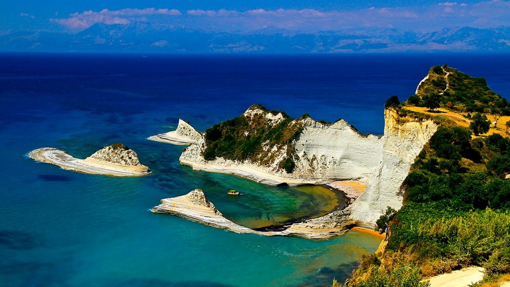 Tempat Yang Perlu Dikunjungi Di Yunani Musim Panas Ini 